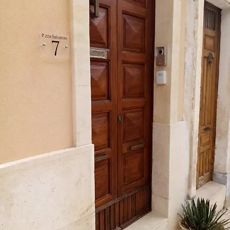 Piazza Salvatore 7, Gocce Di Sicilia Holiday home *